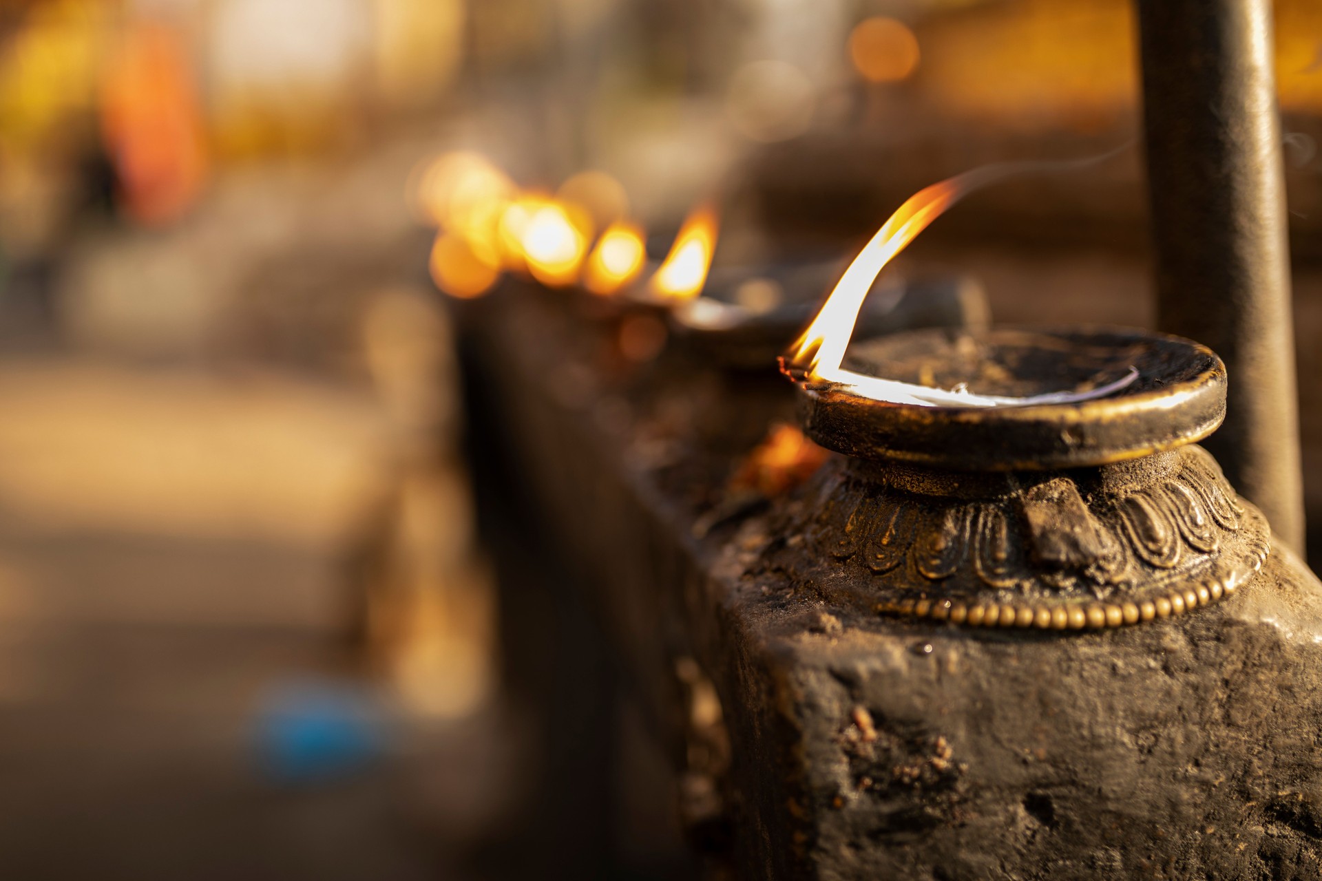 Chinese people worship with oil lamps